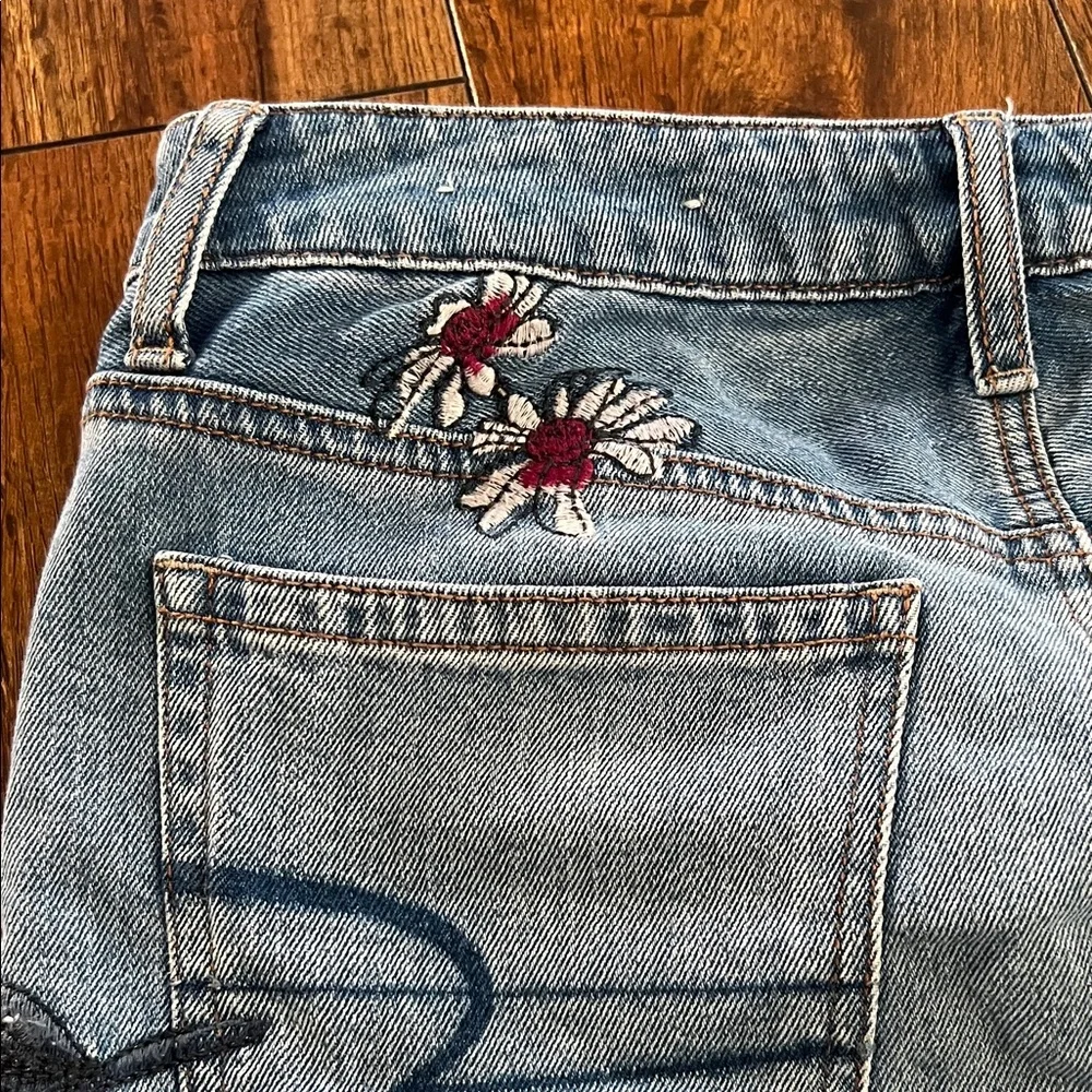 American Eagle Outfitters Blue Denim Skirt with Floral Embroidery - Picture 6 of 6